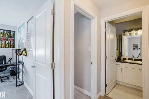 Hallway with a desk and light colored carpet - 326 West Haven Drive, Leduc, AB - Indoor