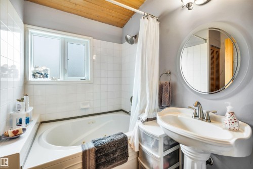 Full bath with a combined bath / shower with jetted tub and wood ceiling - 605 6St. Ross Haven, Rural Lac Ste. Anne County, AB - Indoor Photo Showing Bathroom