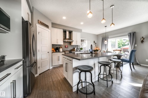 17107 81 Street, Edmonton, AB - Indoor Photo Showing Kitchen With Upgraded Kitchen