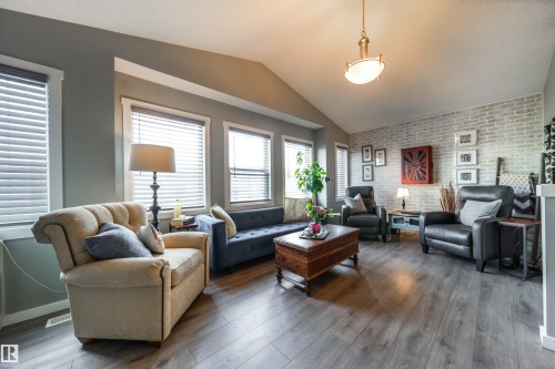 17107 81 Street, Edmonton, AB - Indoor Photo Showing Living Room