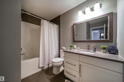 17107 81 Street, Edmonton, AB - Indoor Photo Showing Bathroom