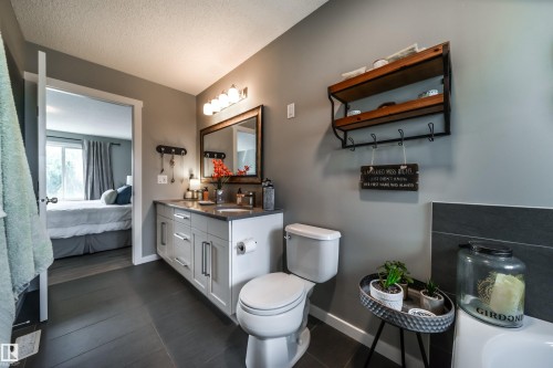 17107 81 Street, Edmonton, AB - Indoor Photo Showing Bathroom