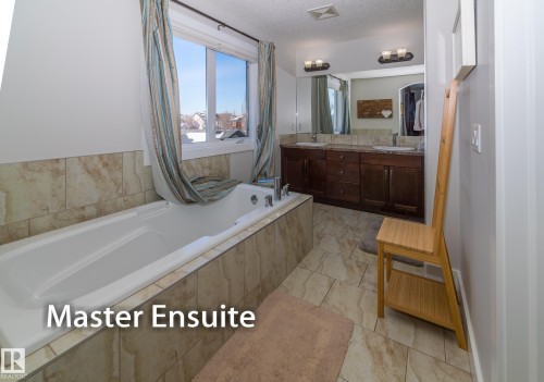 6152 Stinson Way, Edmonton, AB - Indoor Photo Showing Bathroom