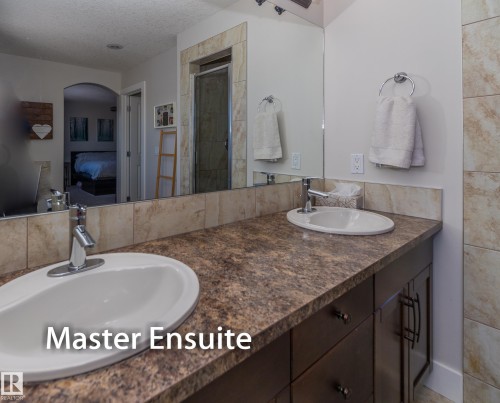 6152 Stinson Way, Edmonton, AB - Indoor Photo Showing Bathroom