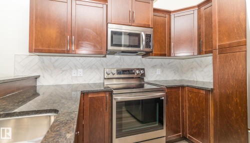 6152 Stinson Way, Edmonton, AB - Indoor Photo Showing Kitchen