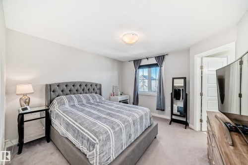 327 Desrochers Boulevard, Edmonton, AB - Indoor Photo Showing Bedroom