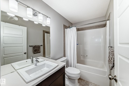 327 Desrochers Boulevard, Edmonton, AB - Indoor Photo Showing Bathroom