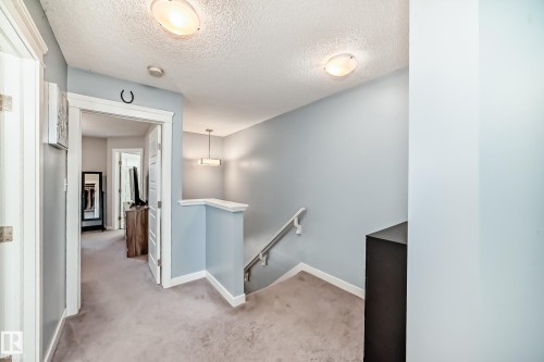 327 Desrochers Boulevard, Edmonton, AB - Indoor Photo Showing Other Room