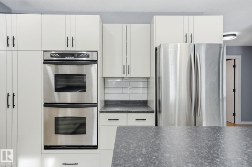 11019 10 Avenue, Edmonton, AB - Indoor Photo Showing Kitchen