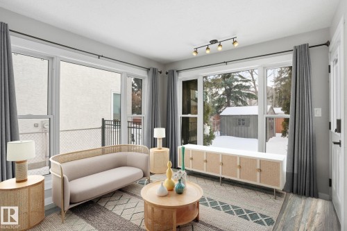 11019 10 Avenue, Edmonton, AB - Indoor Photo Showing Living Room
