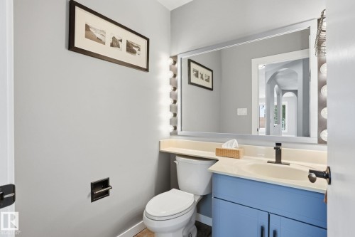 11019 10 Avenue, Edmonton, AB - Indoor Photo Showing Bathroom