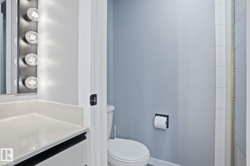 11019 10 Avenue, Edmonton, AB - Indoor Photo Showing Bathroom