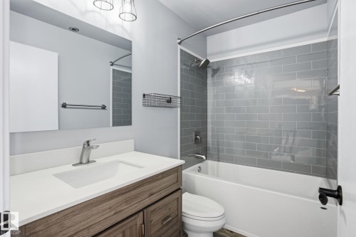 11019 10 Avenue, Edmonton, AB - Indoor Photo Showing Bathroom
