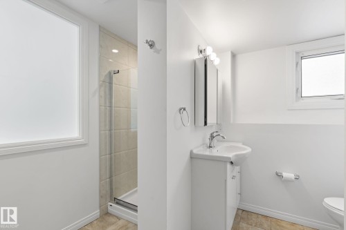 34 Andrew Crescent, St. Albert, AB - Indoor Photo Showing Bathroom