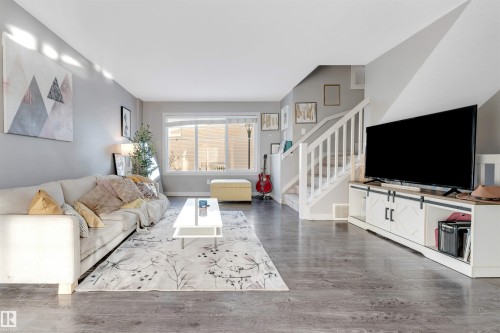 40 5203 149 Avenue, Edmonton, AB - Indoor Photo Showing Living Room