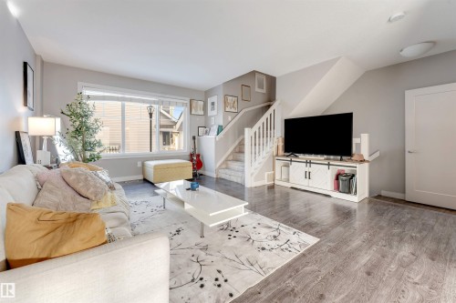 40 5203 149 Avenue, Edmonton, AB - Indoor Photo Showing Living Room