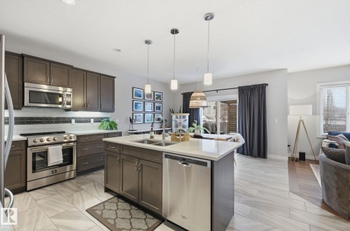 69 Avonlea Way, Spruce Grove, AB - Indoor Photo Showing Kitchen With Double Sink With Upgraded Kitchen