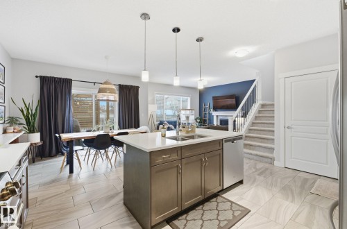 69 Avonlea Way, Spruce Grove, AB - Indoor Photo Showing Kitchen With Double Sink With Upgraded Kitchen