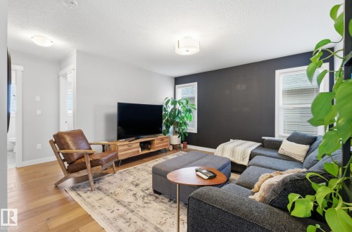 69 Avonlea Way, Spruce Grove, AB - Indoor Photo Showing Living Room