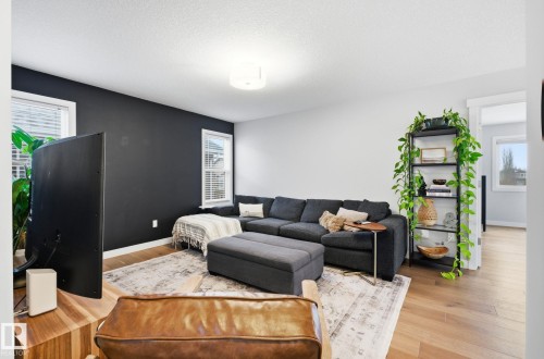 69 Avonlea Way, Spruce Grove, AB - Indoor Photo Showing Living Room