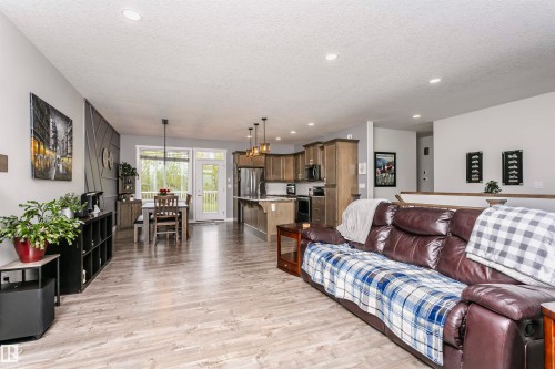 611 55101 Ste Anne Trail, Rural Lac Ste. Anne County, AB - Indoor Photo Showing Living Room
