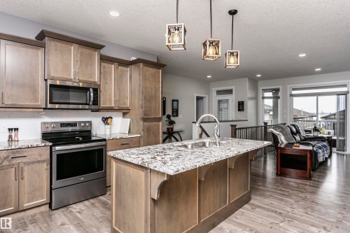611 55101 Ste Anne Trail, Rural Lac Ste. Anne County, AB - Indoor Photo Showing Kitchen