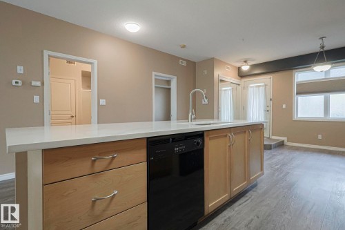 113 9507 101 Avenue, Edmonton, AB - Indoor Photo Showing Kitchen