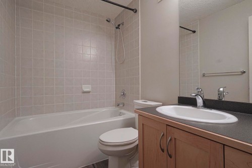 113 9507 101 Avenue, Edmonton, AB - Indoor Photo Showing Bathroom