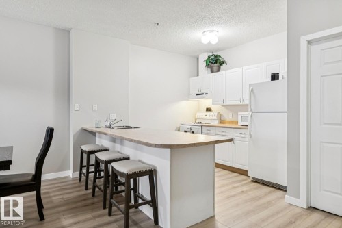 402 9919 105 Street, Edmonton, AB - Indoor Photo Showing Kitchen