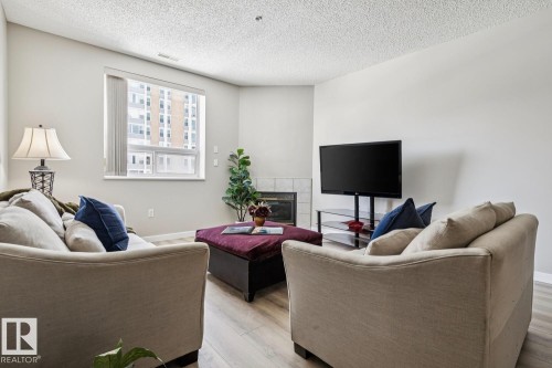 402 9919 105 Street, Edmonton, AB - Indoor Photo Showing Living Room