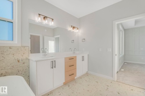 519 171 Street, Edmonton, AB - Indoor Photo Showing Bathroom