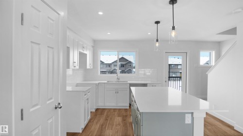 629 176 Avenue, Edmonton, AB - Indoor Photo Showing Kitchen