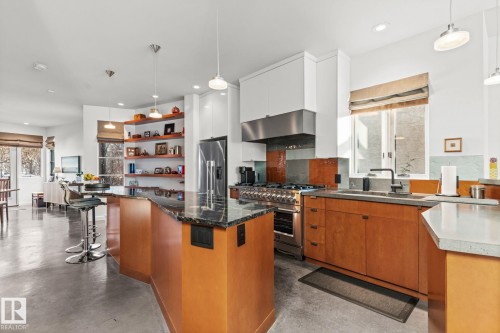 6428 Ada Boulevard, Edmonton, AB - Indoor Photo Showing Kitchen With Upgraded Kitchen
