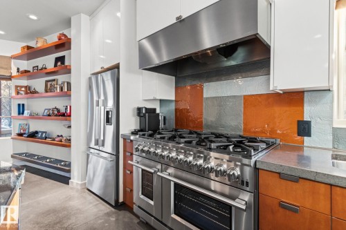 6428 Ada Boulevard, Edmonton, AB - Indoor Photo Showing Kitchen
