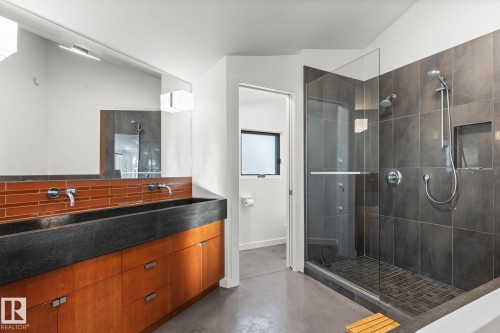 6428 Ada Boulevard, Edmonton, AB - Indoor Photo Showing Bathroom