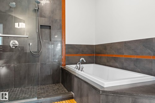 6428 Ada Boulevard, Edmonton, AB - Indoor Photo Showing Bathroom