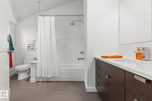 6428 Ada Boulevard, Edmonton, AB - Indoor Photo Showing Bathroom