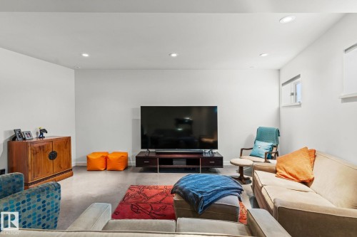 6428 Ada Boulevard, Edmonton, AB - Indoor Photo Showing Living Room