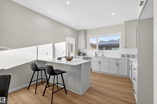 3 Eton Link, Spruce Grove, AB - Indoor Photo Showing Kitchen