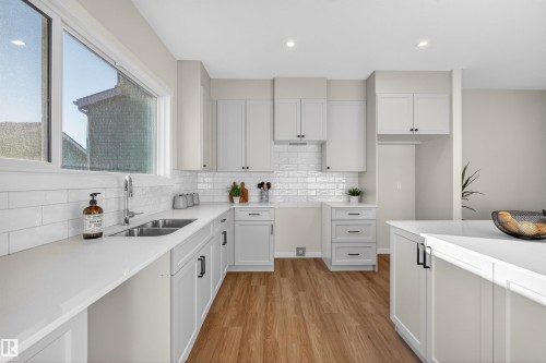 3 Eton Link, Spruce Grove, AB - Indoor Photo Showing Kitchen With Double Sink With Upgraded Kitchen