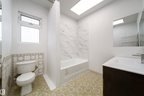 10803 93 Street, Edmonton, AB - Indoor Photo Showing Bathroom