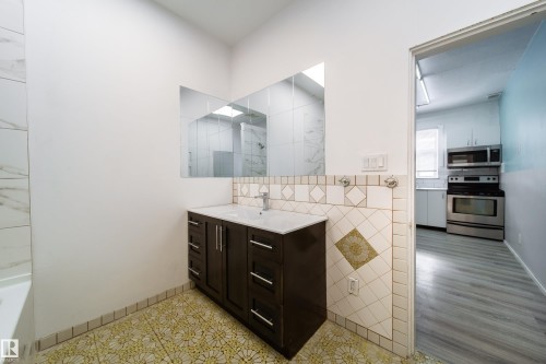 10803 93 Street, Edmonton, AB - Indoor Photo Showing Bathroom