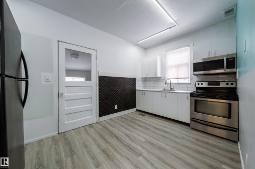 10803 93 Street, Edmonton, AB - Indoor Photo Showing Kitchen
