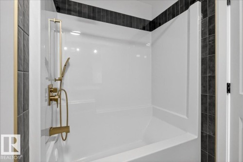 2134 Crossbill Lane, Edmonton, AB - Indoor Photo Showing Bathroom