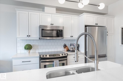 111 9603 98 Avenue, Edmonton, AB - Indoor Photo Showing Kitchen With Double Sink With Upgraded Kitchen