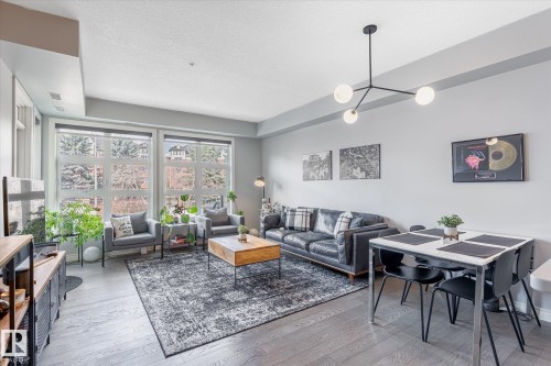 111 9603 98 Avenue, Edmonton, AB - Indoor Photo Showing Living Room