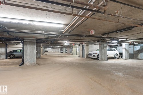 111 9603 98 Avenue, Edmonton, AB - Indoor Photo Showing Garage