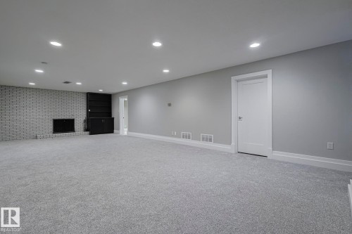 8907 140 Street Nw, Edmonton, AB - Indoor