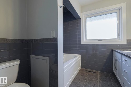 8907 140 Street Nw, Edmonton, AB - Indoor Photo Showing Bathroom