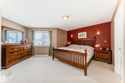 Bedroom featuring light carpet and baseboards - 4619 151 Avenue Nw, Edmonton, AB - Indoor Photo Showing Bedroom